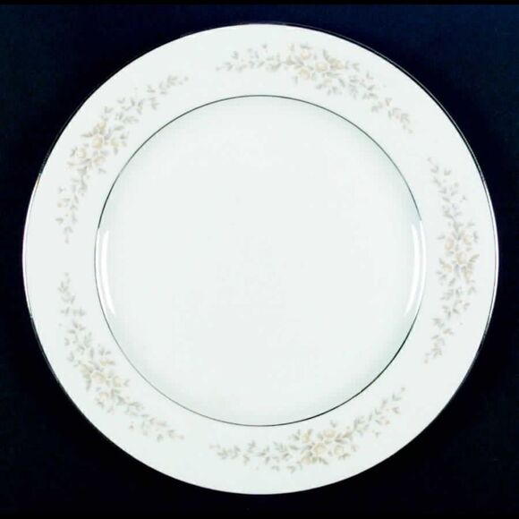 🔥❤️🔥 Vintage Dinner Plate Carolyn Design by Crown Victorian 2 Available - Picture 1 of 7